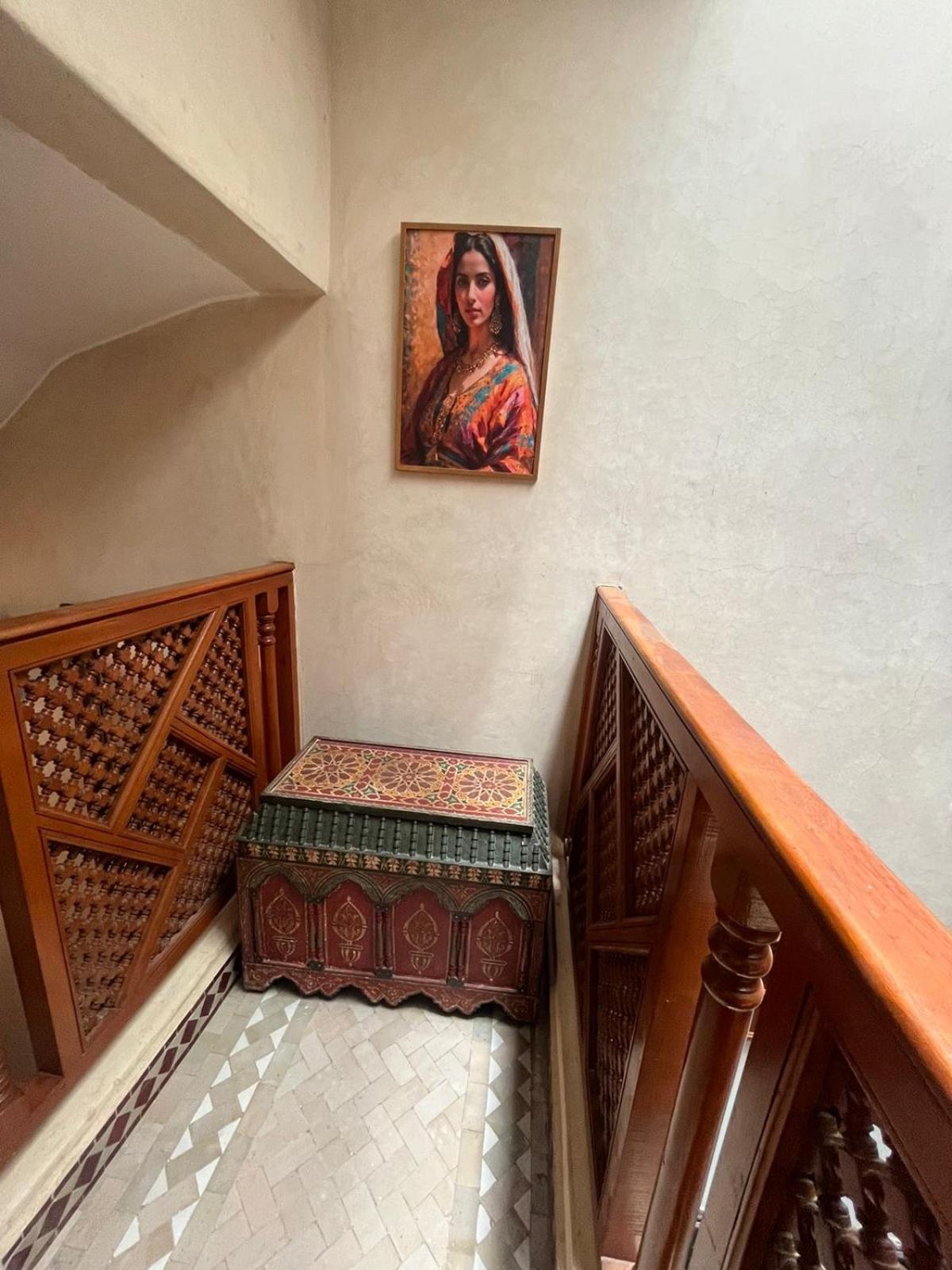 Riad Amazing Amazigh Avec Jacuzzi Petit Dejeuner Compris Avec Aussi Chambres Familiales Pres De La Place Jemaa El Fna Marrakesh Exterior photo