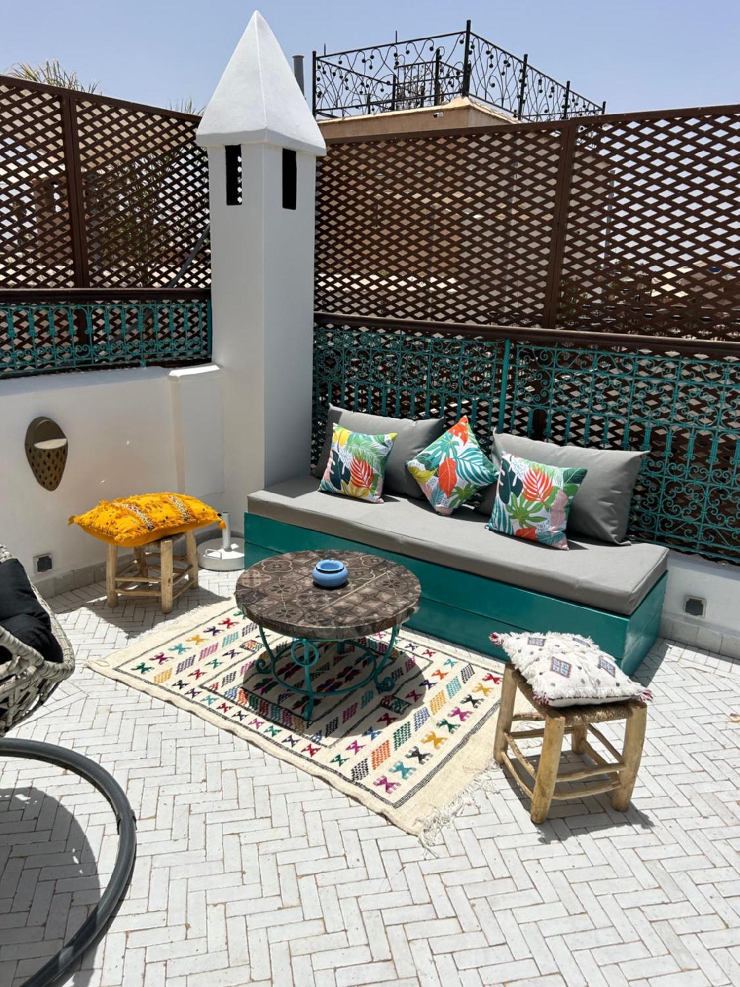 Riad Amazing Amazigh Avec Jacuzzi Petit Dejeuner Compris Avec Aussi Chambres Familiales Pres De La Place Jemaa El Fna Marrakesh Exterior photo