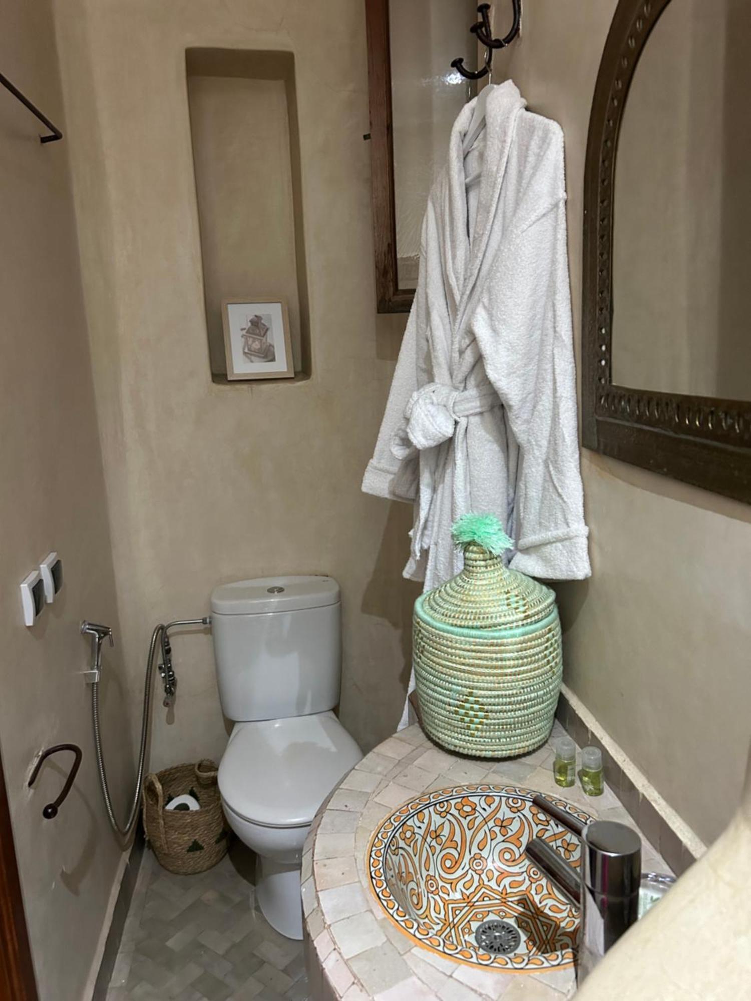 Riad Amazing Amazigh Avec Jacuzzi Petit Dejeuner Compris Avec Aussi Chambres Familiales Pres De La Place Jemaa El Fna Marrakesh Exterior photo