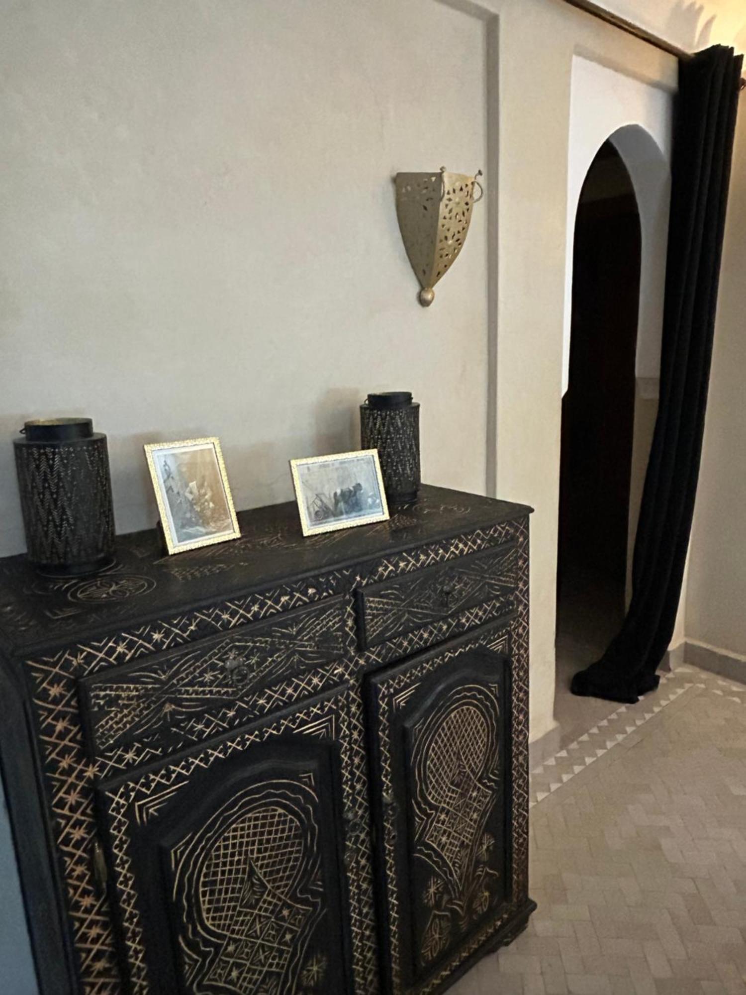 Riad Amazing Amazigh Avec Jacuzzi Petit Dejeuner Compris Avec Aussi Chambres Familiales Pres De La Place Jemaa El Fna Marrakesh Exterior photo
