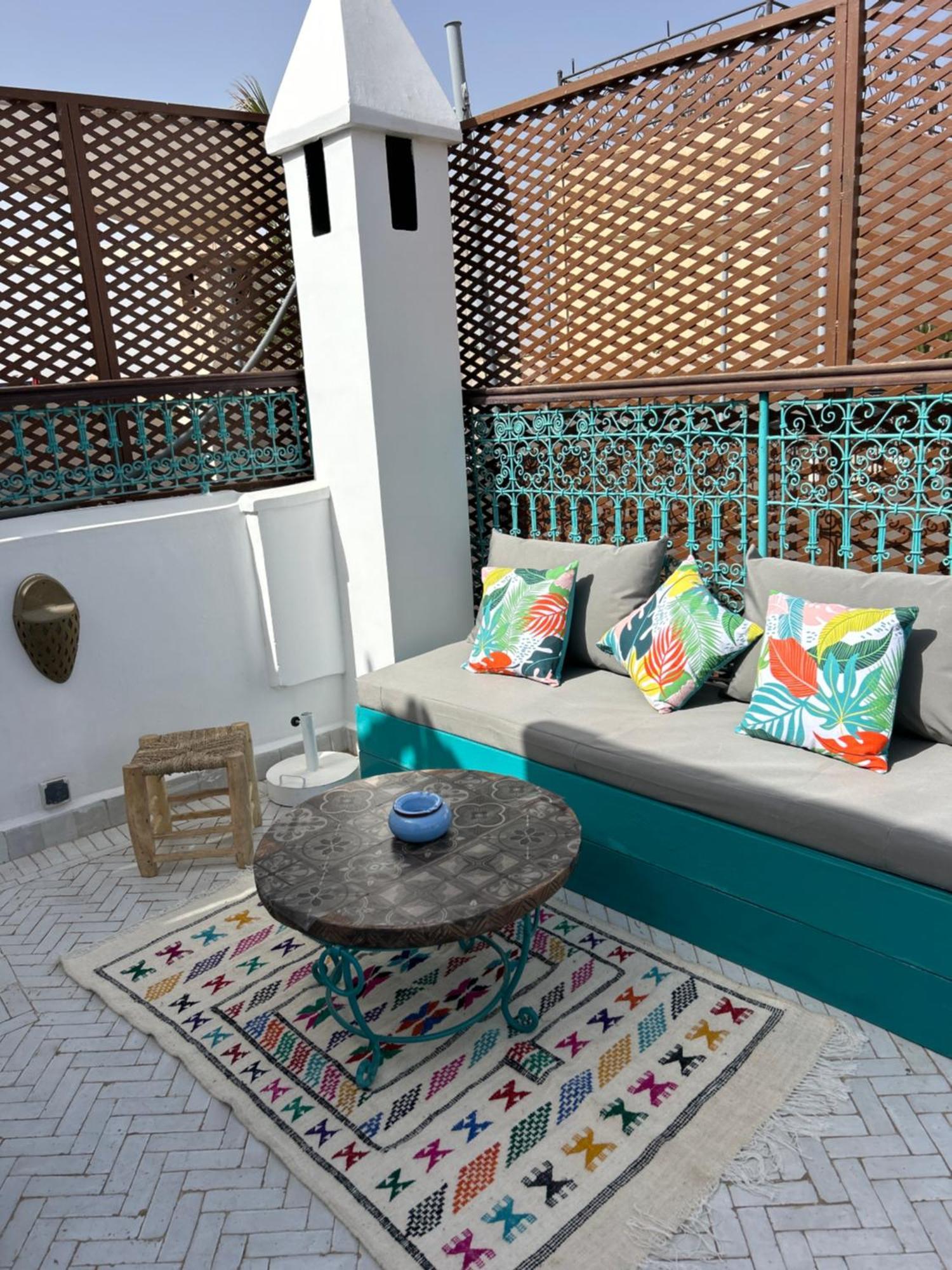 Riad Amazing Amazigh Avec Jacuzzi Petit Dejeuner Compris Avec Aussi Chambres Familiales Pres De La Place Jemaa El Fna Marrakesh Exterior photo