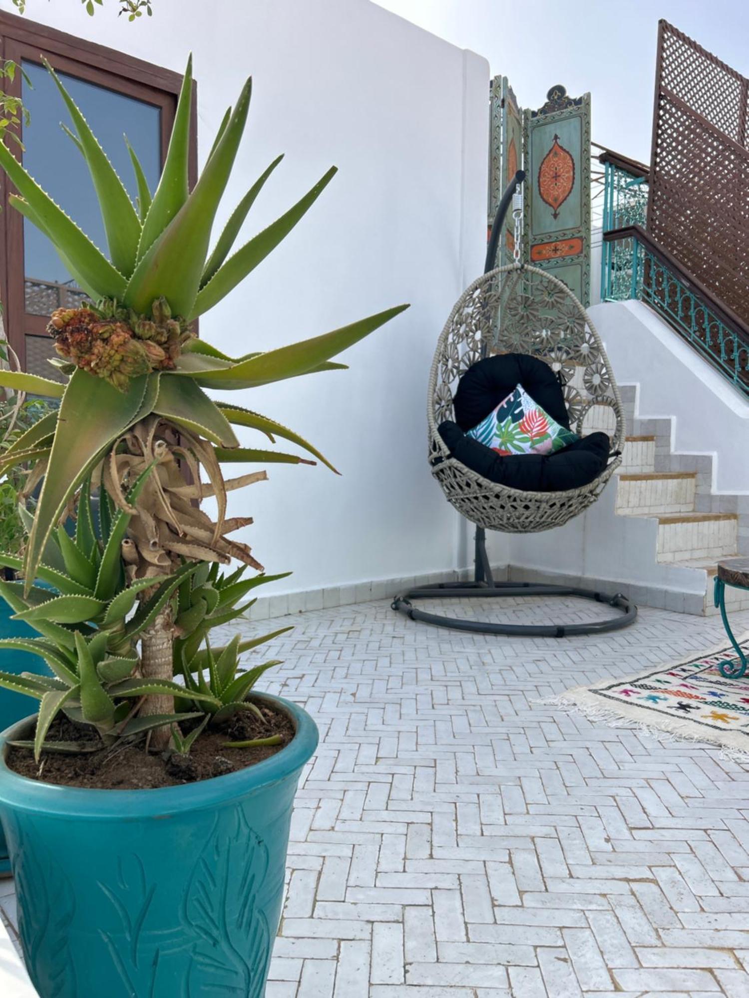 Riad Amazing Amazigh Avec Jacuzzi Petit Dejeuner Compris Avec Aussi Chambres Familiales Pres De La Place Jemaa El Fna Marrakesh Exterior photo